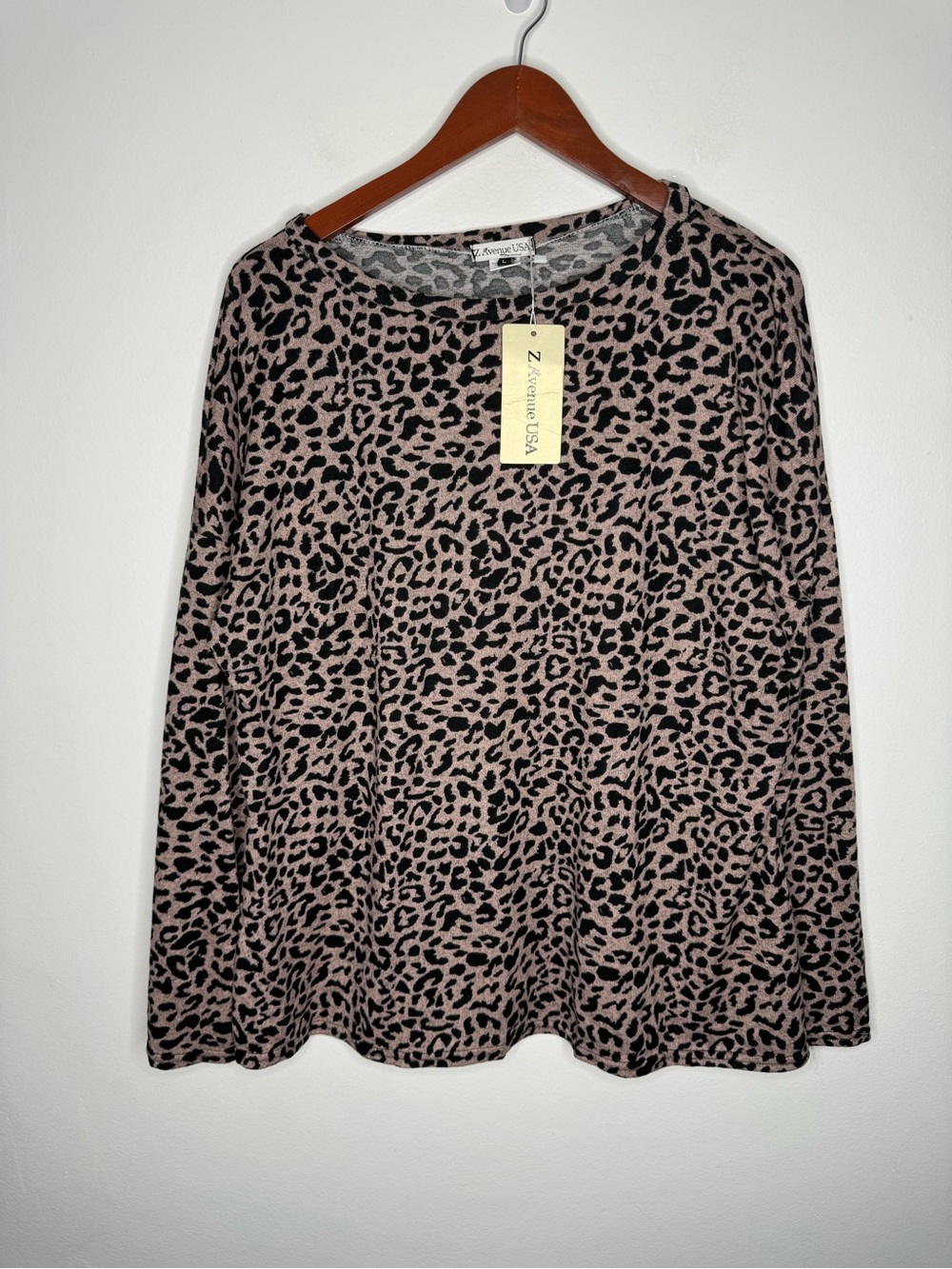 Z Avenue USA Leopard Print Long Sleeve Swing Top Women’s L Soft Knit